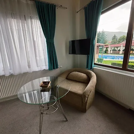 флора 게스트하우스 4*