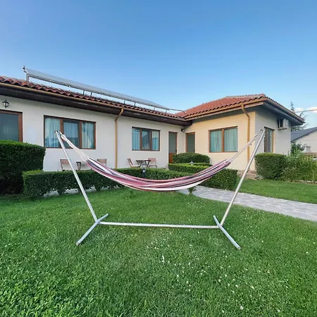 флора 게스트하우스