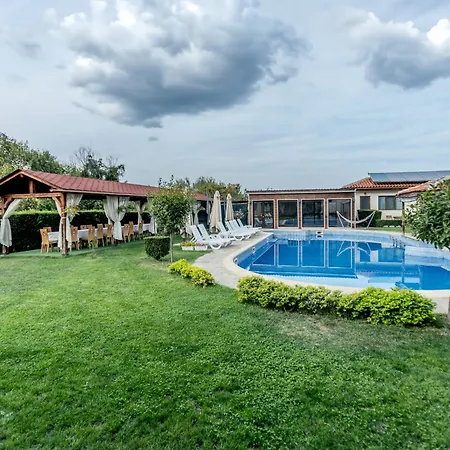 флора 4* Patalenica