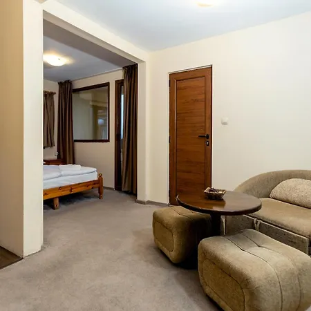 флора 게스트하우스 4*