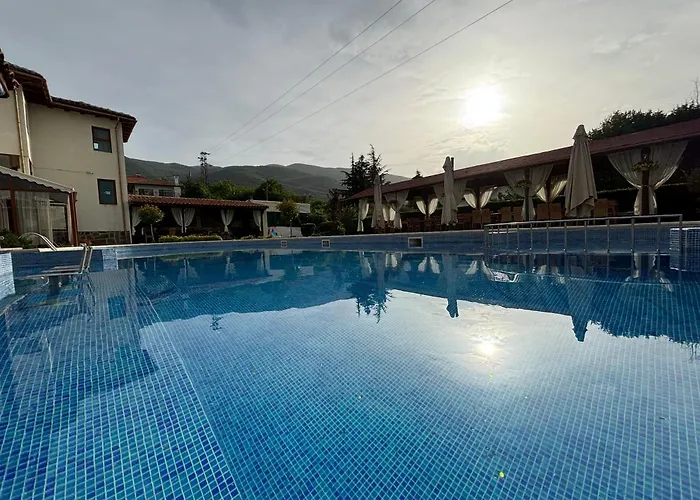 флора Къща за гости Паталеница