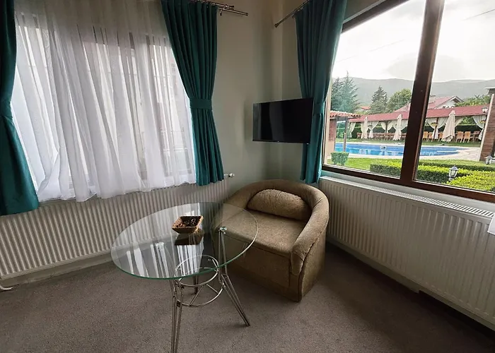 флора Къща за гости 4*