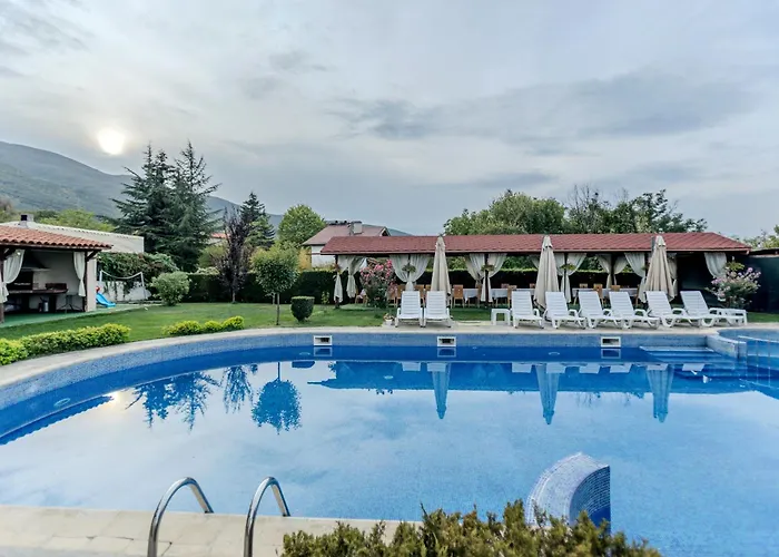 Къща за гости флора 4*